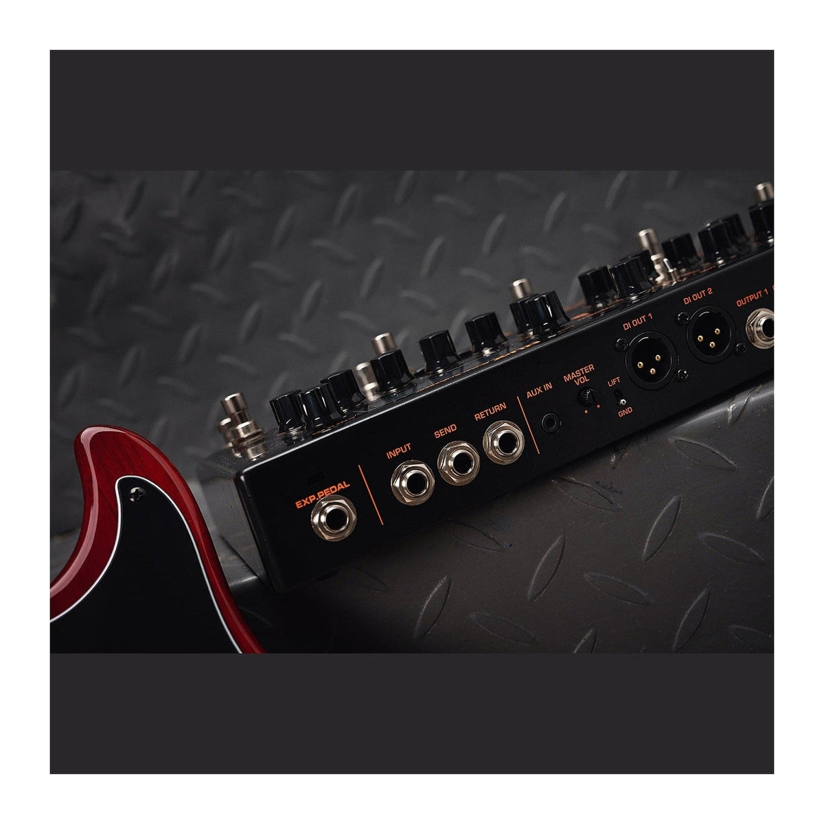 NUX Trident Integrated Amp Modeller and Multi-Effects Pedal 4