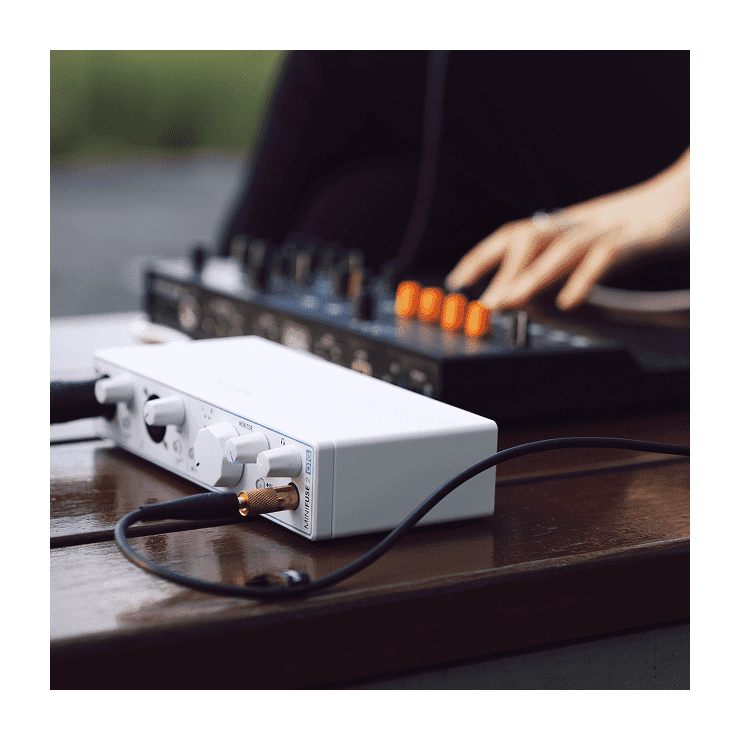 Arturia MiniFuse 2 OTG - Dual USB 2-in / 2-out Audio Interface White 8