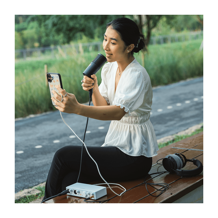 Arturia MiniFuse 2 OTG - Dual USB 2-in / 2-out Audio Interface White 9