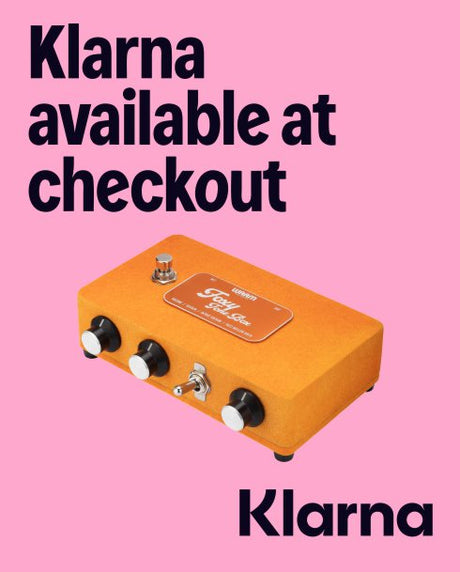 Orange guitar effects pedal on a pink background with Klarna branding.