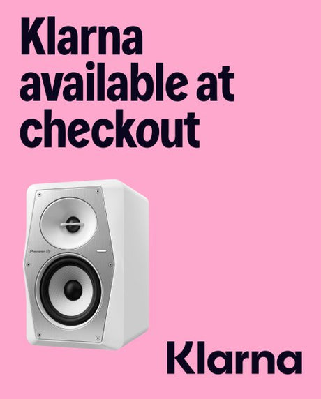 White speaker on a pink background with Klarna branding.