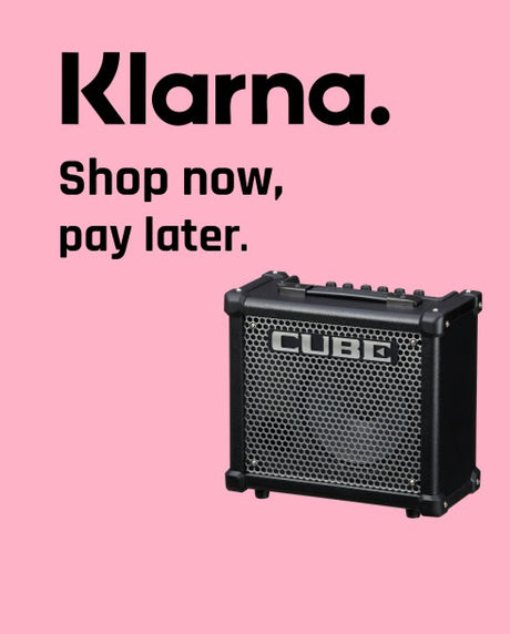 Guitar amplifier with Klarna promotional text on a pink background