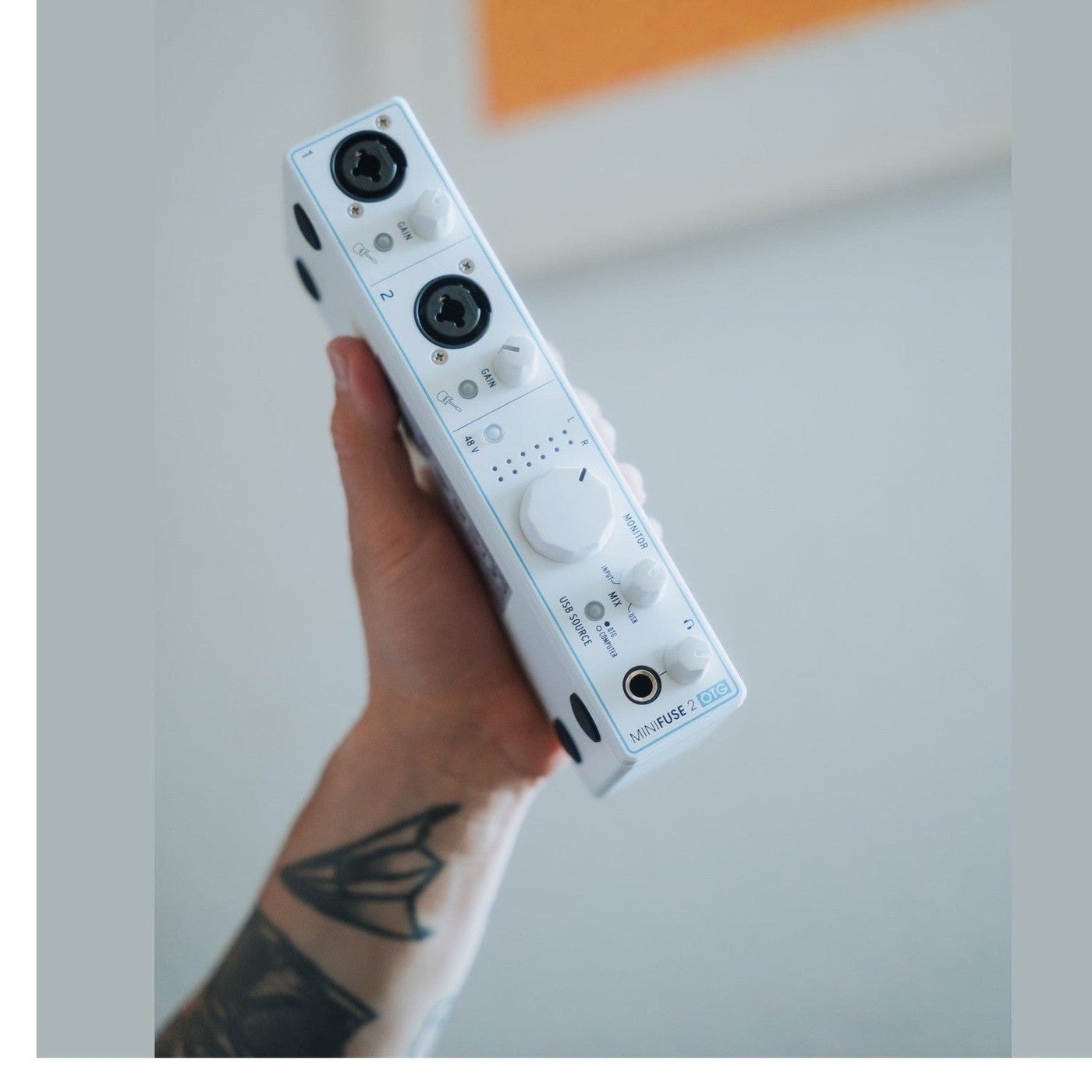 Arturia MiniFuse 2 OTG - Dual USB 2-in / 2-out Audio Interface White 10