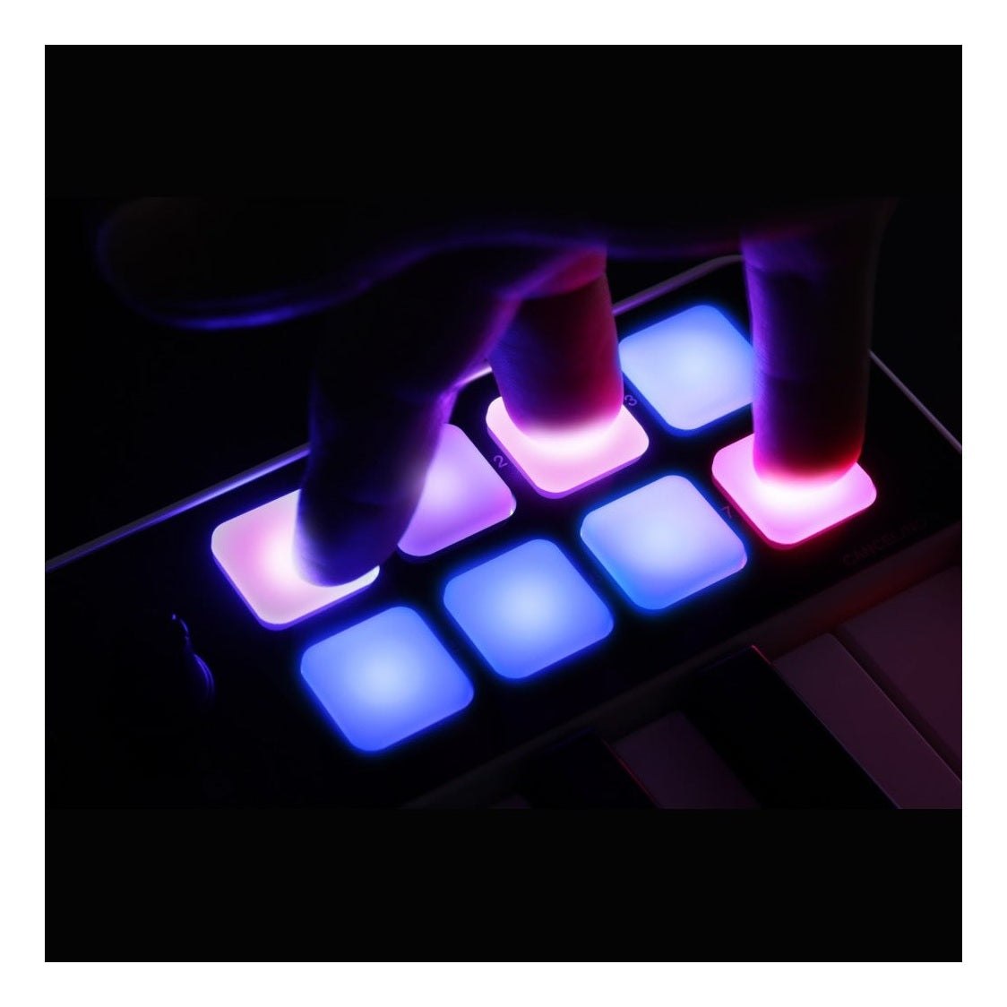 IK Multimedia iRig Keys I/O 25 MIDI Keyboard Controller & Audio Interface 9