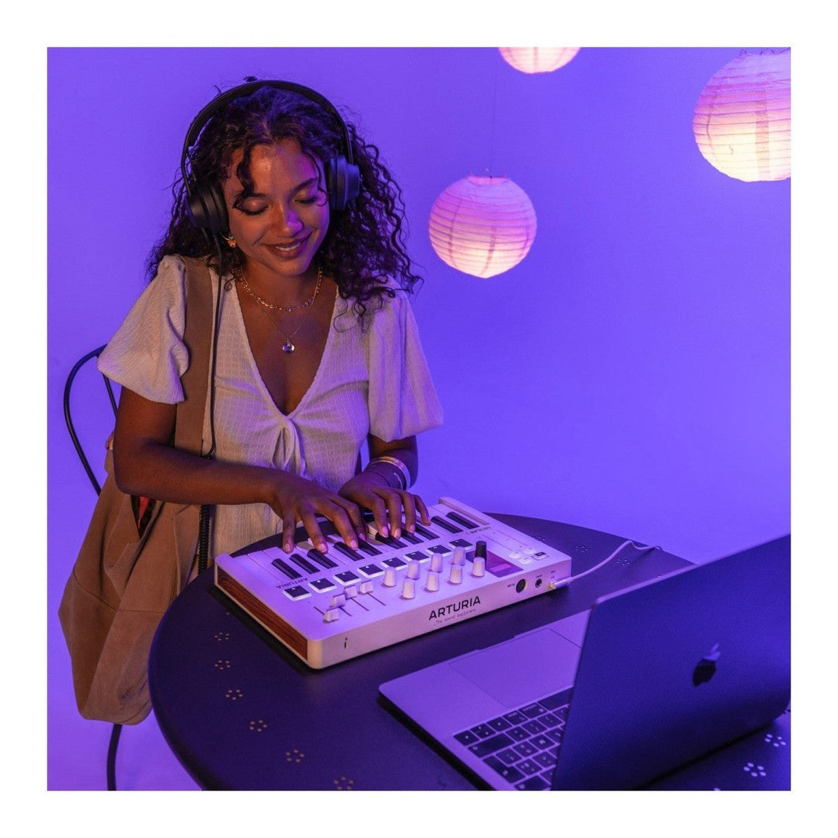 Arturia MiniLab 3 25-Key MIDI Keyboard Controller – White 5