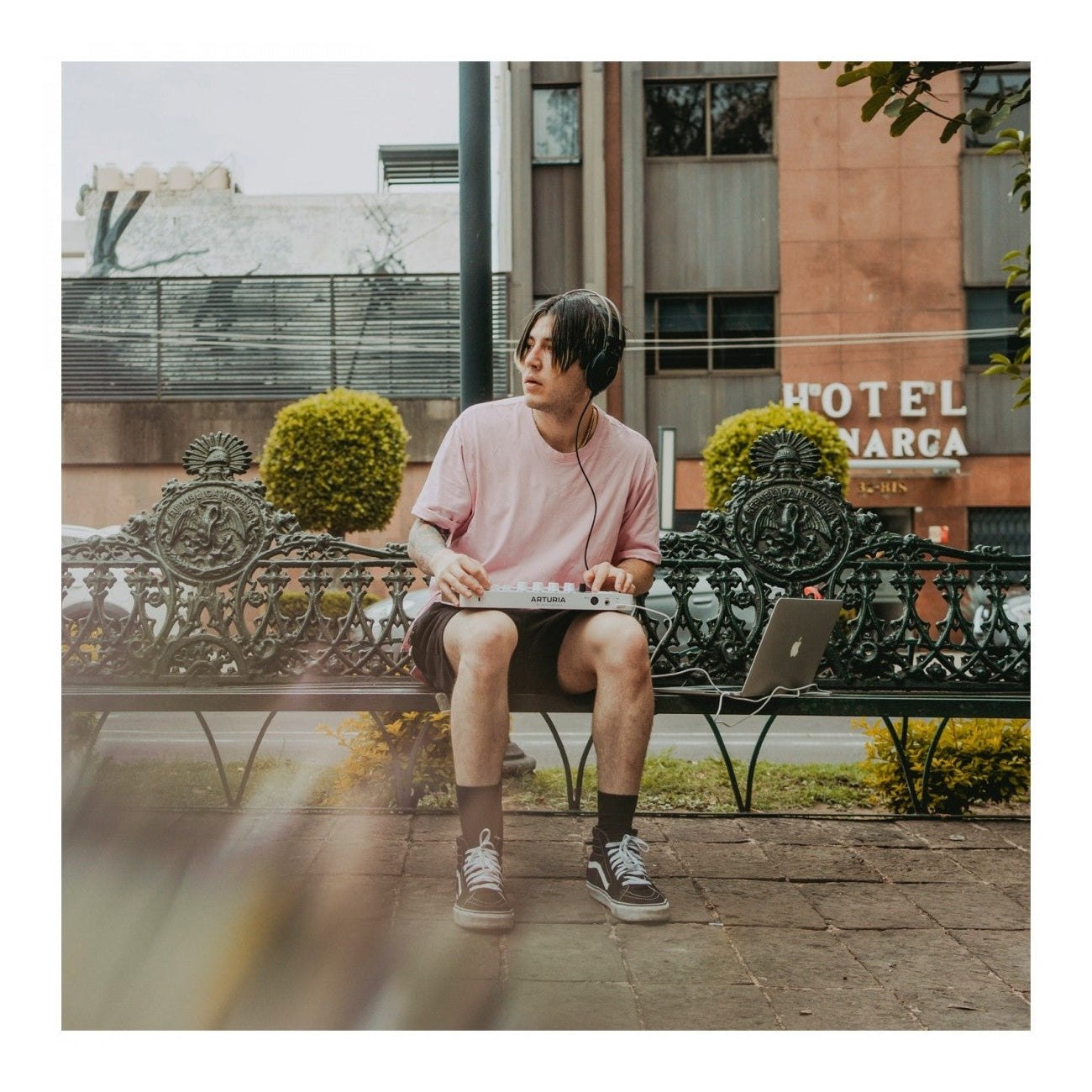 Arturia MiniLab 3 25-Key MIDI Keyboard Controller – White 6