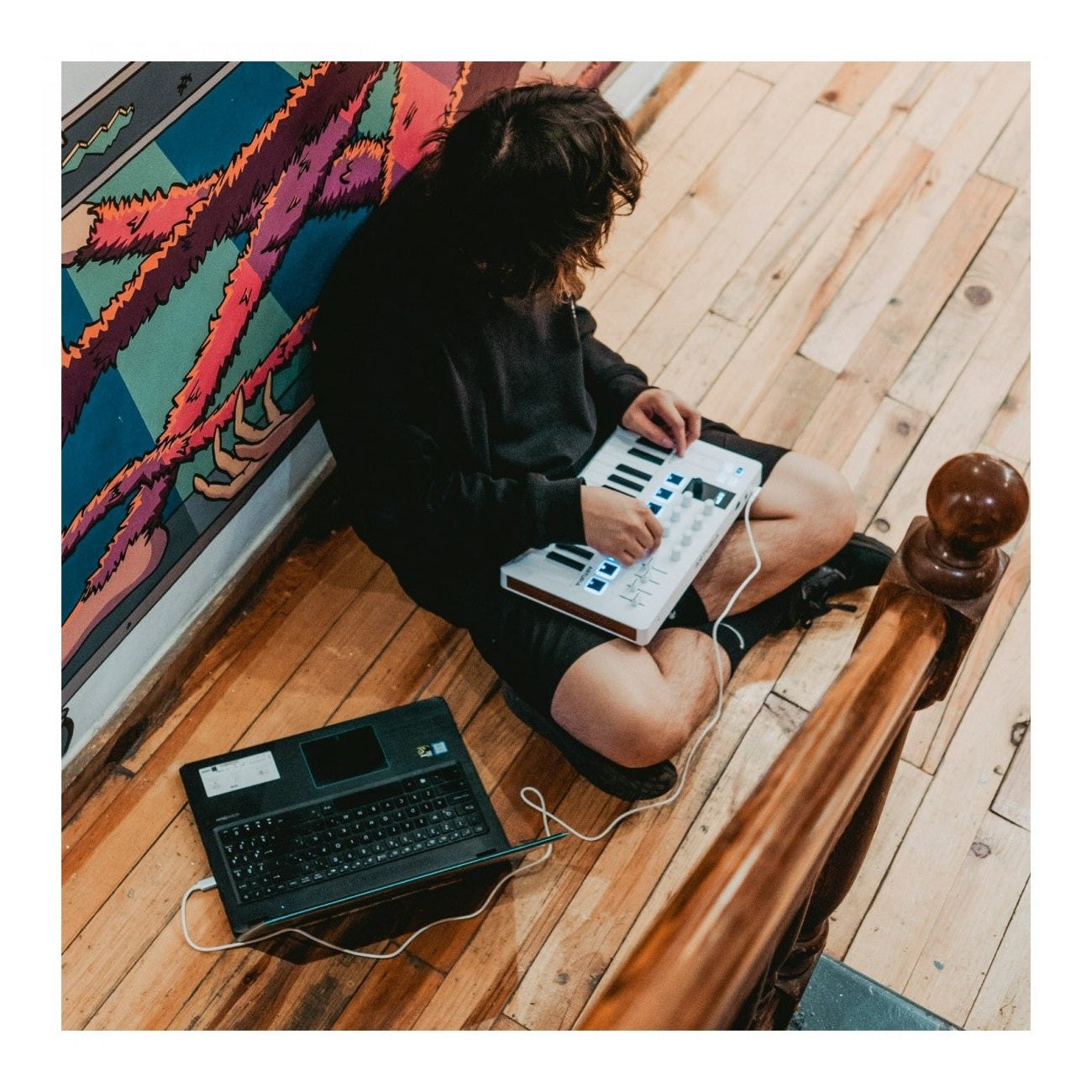 Arturia MiniLab 3 25-Key MIDI Keyboard Controller – White 8