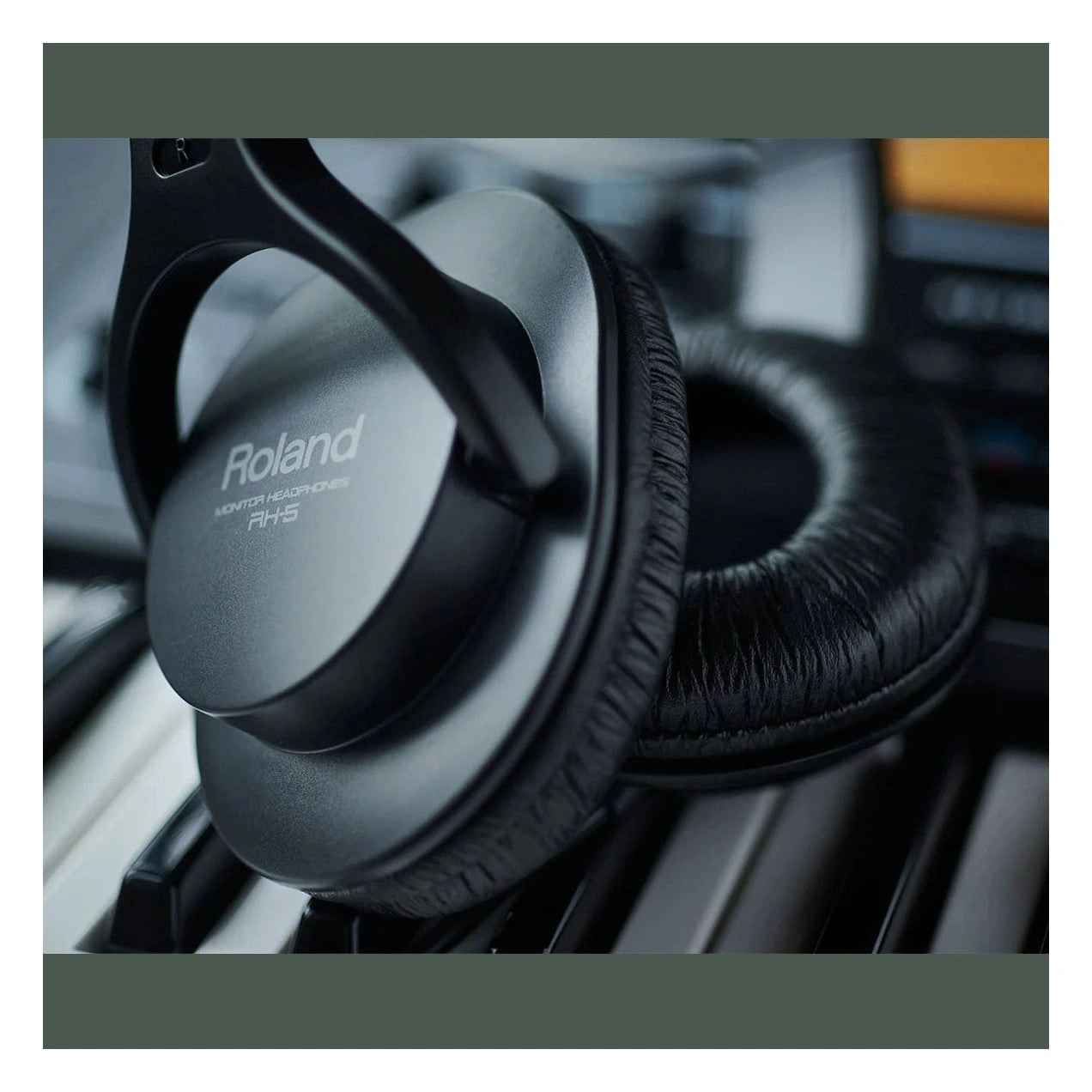 Roland RH-5 Closed Type Stereo Studio Headphones - 32 Ohms 3