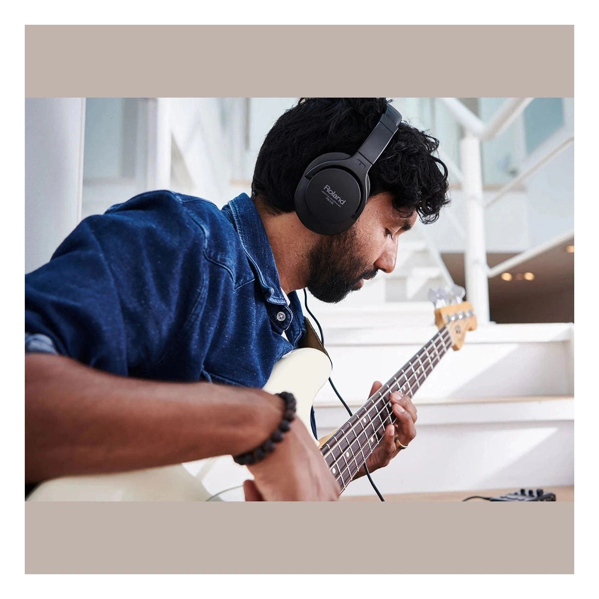 Roland RH-5 Closed Type Stereo Studio Headphones - 32 Ohms 5