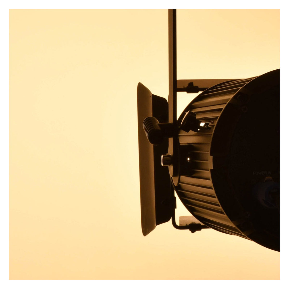Citronic MFZ100-W - 100W Mini Fresnel Zoom CW/WW LED Stage Light Black 4