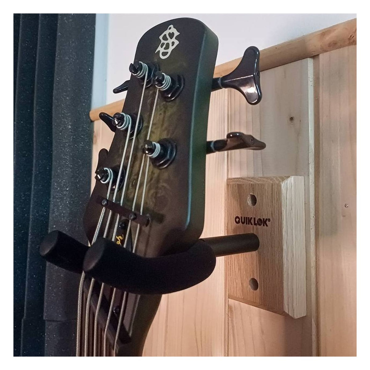 Quiklok GSW001 Wall-Mount Guitar & Bass Hanger With Oak Wooden Base 4