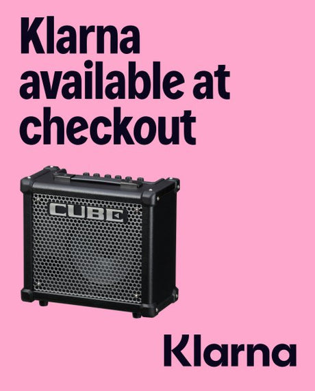 Guitar amplifier with 'Klarna' text on a pink background