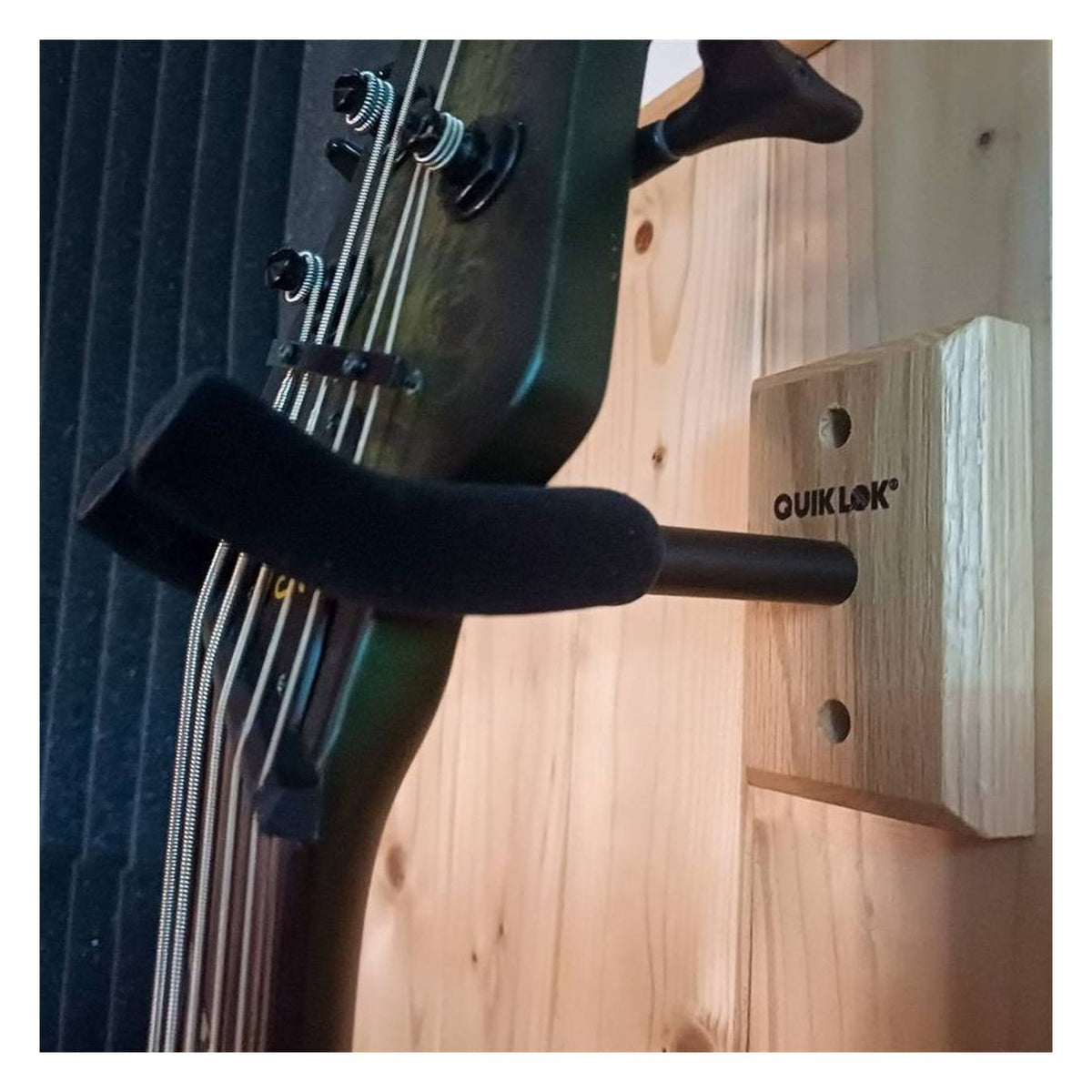 Quiklok GSW001 Wall-Mount Guitar & Bass Hanger With Oak Wooden Base 5