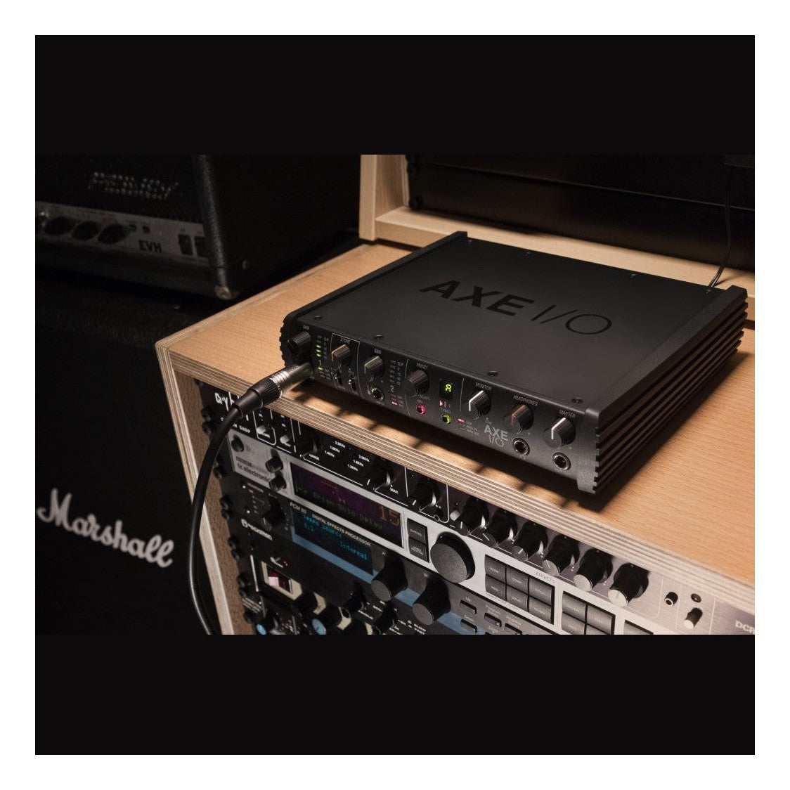 IK Multimedia AXE I/O USB Audio Interface with Advanced Guitar Tone Shaping 10