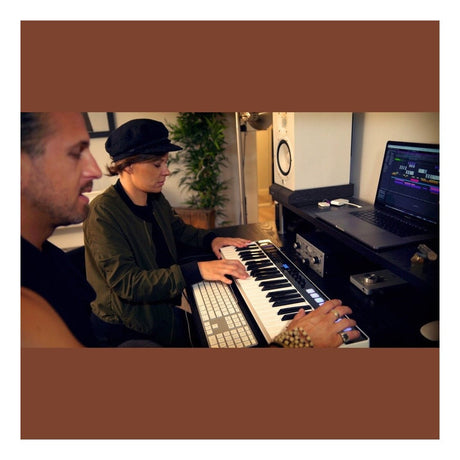 IK Multimedia iRig Keys I/O 49 MIDI Keyboard Controller & Audio Interface 21