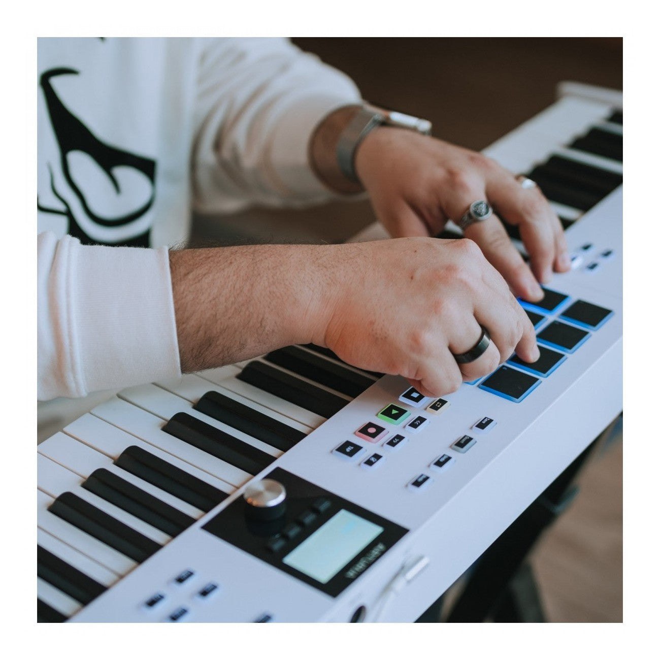 Arturia KeyLab Essential 88 MK3 MIDI Keyboard Controller – White 9